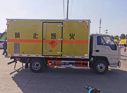 富宁爆破器材运输车