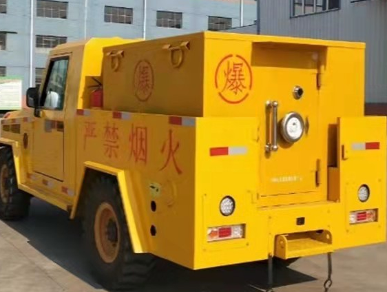 富宁凯龙爆破器材运输车：保障爆破任务的安全运行